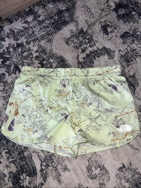 The North Face Women's Light Green Nature-Print Athletic Shorts
